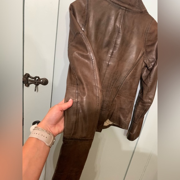 Danier leather jacket - Picture 3 of 6